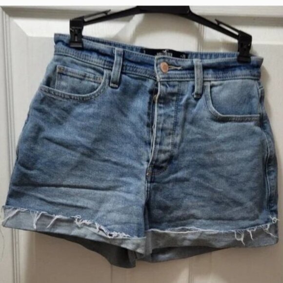 Hollister Women’s Curvey Ultra Mom Blue Jean Short inseam 3" Size 26 - Picture 1 of 3